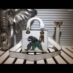 Women's leather shoulder bag